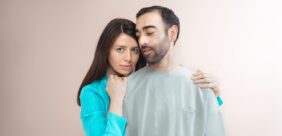 **التعامل مع الزوج الخجول**: كيف تبنين الحب والأمان العاطفي؟