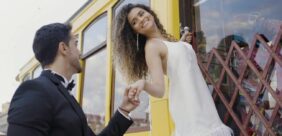 افهم مشاعره: دلالات لغة جسد الرجل المعجب في العلاقات