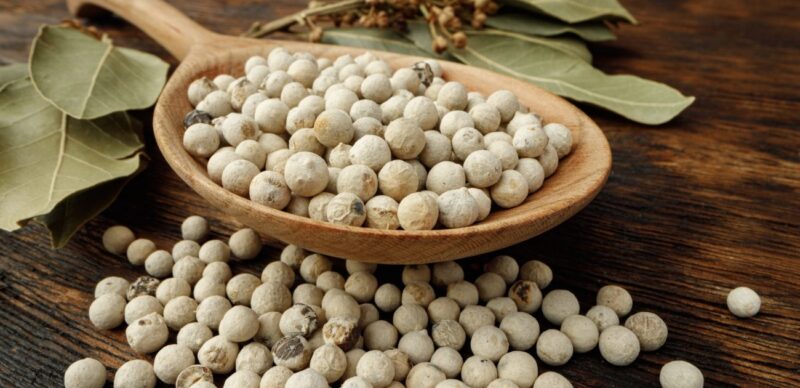 البيبيرين والفلفل الأبيض: مفتاح الرغبة الجنسية المحسنة طبيعياً