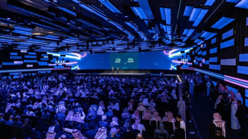 تحقيق السلامة والكفاءة عبر هواتف ذكية صناعية 5G متطورة