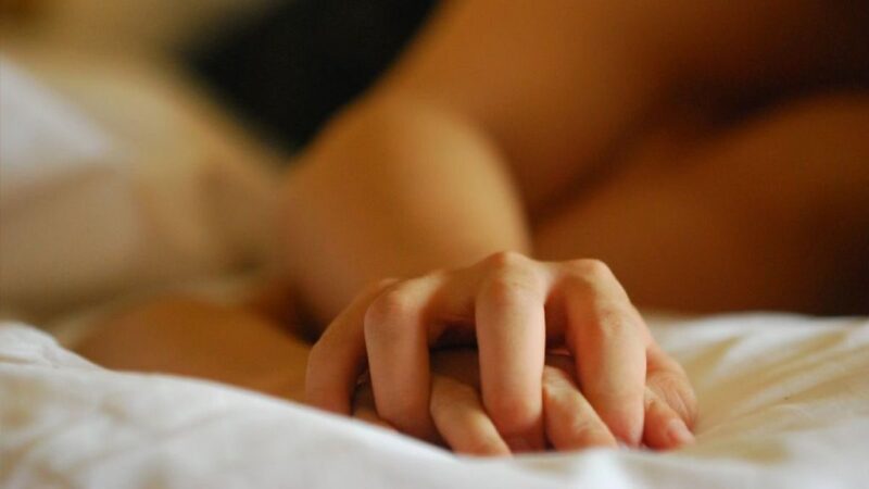 التبول بعد الجماع: هل يؤثر على فرص الإنجاب ويحميك؟