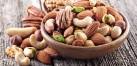 المكسرات والصحة الجنسية: مقاربة طبيعية لضعف الانتصاب