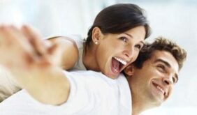 فهم الجاذبية المتغيرة: تحليل شامل لتأثير العمر على الجاذبية