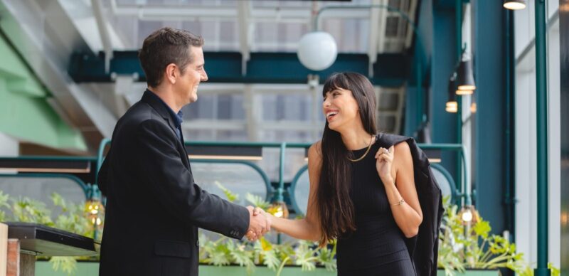 علامات الحب عند الرجل: تعرفي على الفرق بين الإعجاب والحب