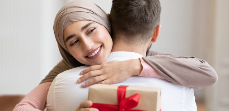 السر وراء السعادة: أفكار مفاجآت عيد ميلاد الزوج المدهشة