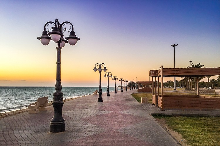 خطط لزيارتك إلى كورنيش الشاطئ الشمالي بينبع البحر الآن!