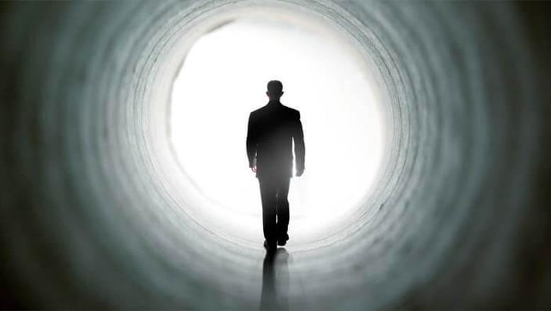 رحلة الضياع في المنام: فهم أعماق النفس البشرية