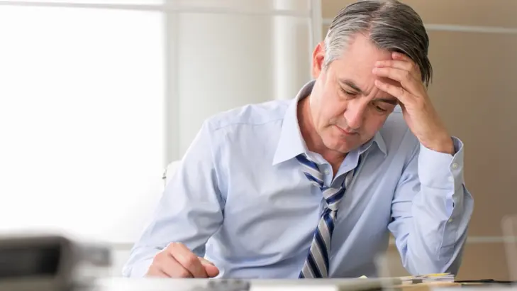 تعرف على الإجهاد المهني: الأسباب، الأعراض، وطرق التعافي