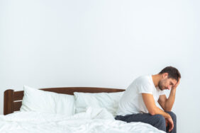 دليل شامل عن القذف المرتجع: الأعراض، التشخيص، والعلاج