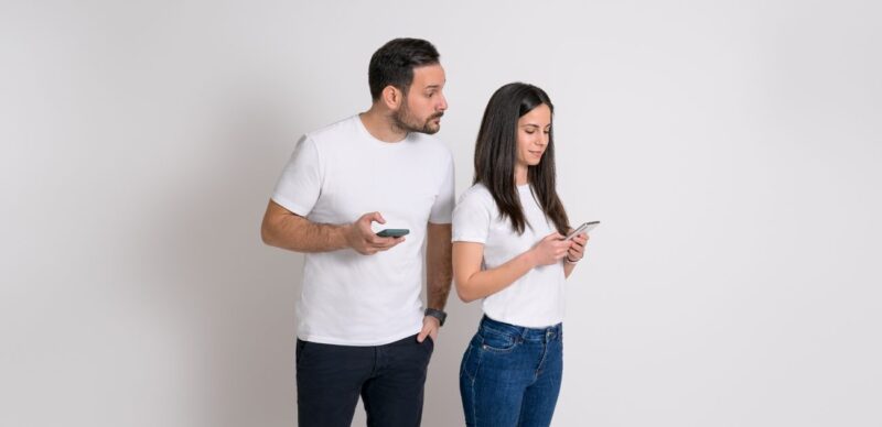 بناء الثقة الزوجية من الصفر: دليل الزوجات الشامل