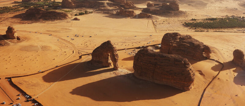 استكشف جبل الفحلتين العلا: إرث الماضي وجمال الحاضر