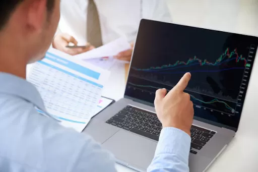 السوق الكويتي: متابعة أسعار الأسهم واختيار الأفضل