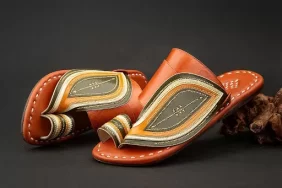 تمسّك بالعراقة، مع حذاء شرقي من متجر العراب السعودي