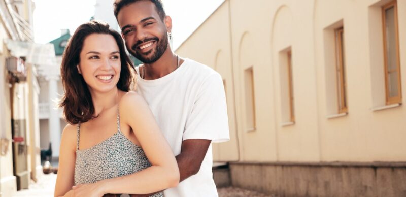 رحلة في عالم التعلق بشخص في علم النفس: من الطفولة إلى النضج