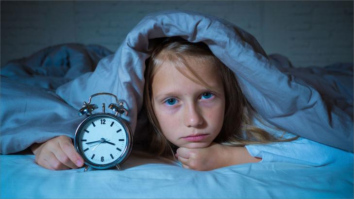كل ما تحتاج معرفته عن اضطرابات النوم لدى الأطفال: الأسباب والعلاج