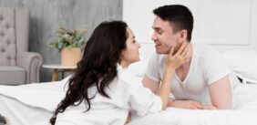 فهم أعمق للقذف الأنثوي: دليل المرأة الشامل للمتعة