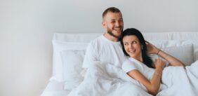 بناء الثقة: كيف تختارين الوضعية الزوجية بوعي وحب؟