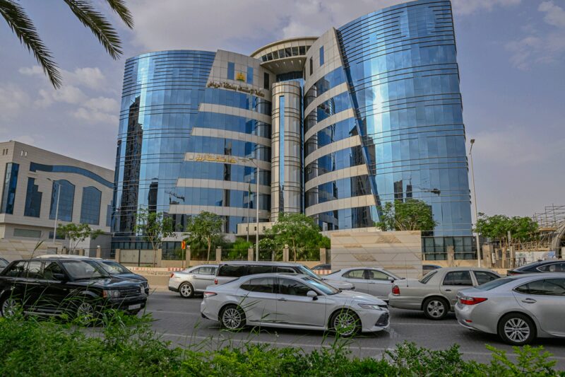 تحديث القضاء: المحاكم النموذجية في السعودية وإعادة صياغة العدالة