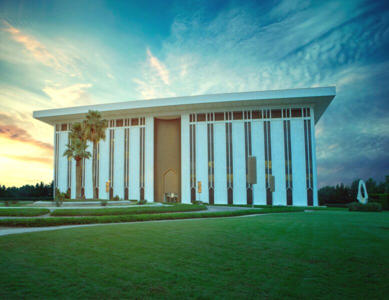 الصيرفة الإسلامية في السعودية: الريادة العالمية والحوكمة الشرعية