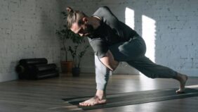 اكتشف قوة اليوجا للتخلص من التوتر واستعادة توازنك الداخلي