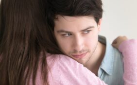 الأدوية والكافيين وارتخاء العضو الذكري: ما تحتاج معرفته