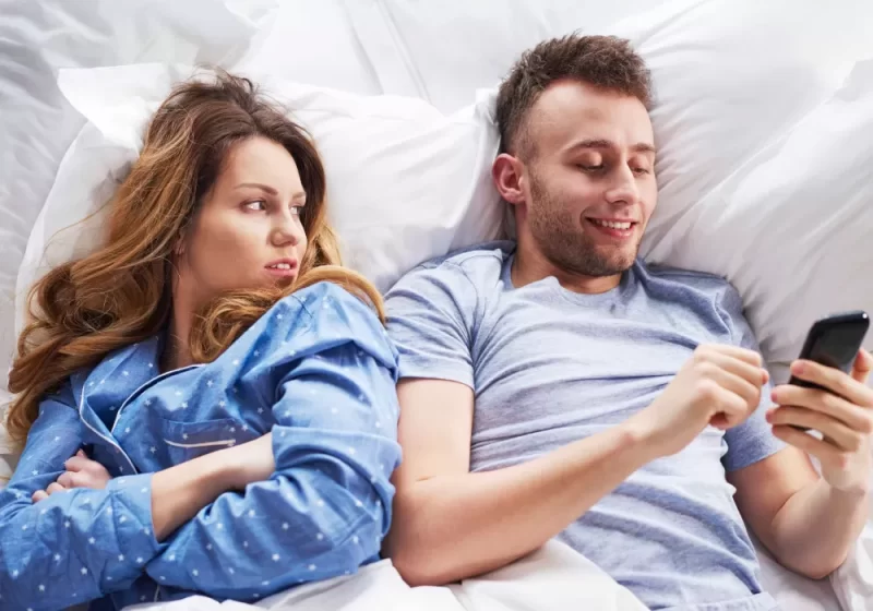 الخيانة الزوجية: دليل المرأة لفهم السلوكيات المتغيرة للشريك