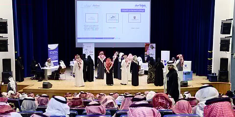 استثمر في أبناء الوطن: آفاق توطين الوظائف في عسير 2024