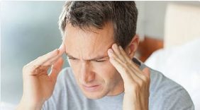 لا تدع الصداع يفسد صيامك: تعرف على أسباب الصداع في رمضان