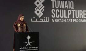 الفن في الشارع: استكشاف منحوتات ملتقى طويق للنحت بالرياض