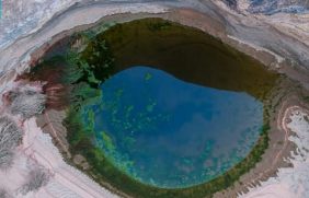 استكشاف القلتات الطبيعية بتبوك: عجائب صخرية ومياه عذبة