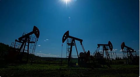 أسعار النفط العالمية: مراجعة لأداء السوق وأبرز التحديات