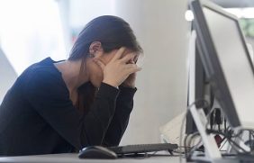 فهم عميق لنوبات الهلع: مؤشرات وعلاجات للتخفيف منها