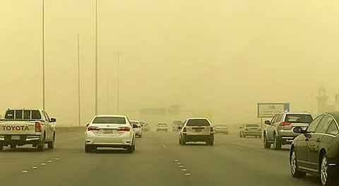 تأثير الغبار الإقليمي واستقرار أجواء السعودية