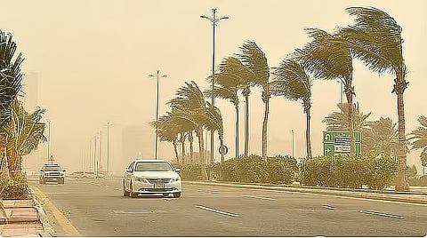 فهم ظاهرة الأتربة المثارة في السعودية: الأسباب والحلول المستقبلية