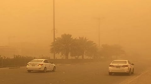 «الأرصاد» ينبه من أتربة مثارة على منطقة القصيم