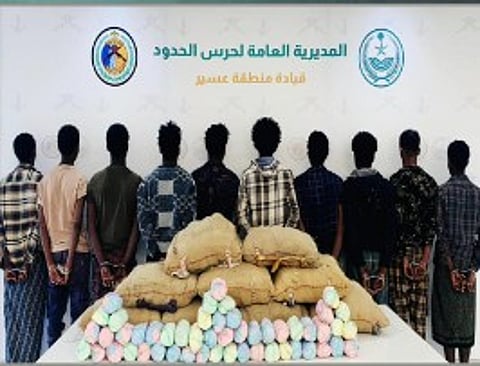 حرس الحدود بعسير يقبض على 10 إثيوبيين لتهريبهم 200 كيلوجرام من القات المخدر