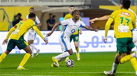 نيوم يتخطى الخليج بصعوبة في الجولة الـ 23 من «دوري روشن»