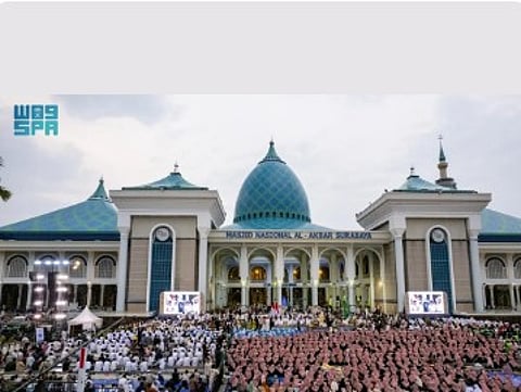 أكثر من 21 ألف صائم يجتمعون على موائد برنامج خادم الحرمين في الجامع الأكبر بإندونيسيا