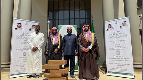 «الشؤون الإسلامية» تباشر تنفيذ برنامجي خادم الحرمين لتفطير الصائمين وتوزيع التمور في جنوب أفريقيا ودول الجوار