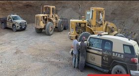 «الأمن البيئي» تضبط يمنيين لاستغلالهما الرواسب في منطقة المدينة المنورة