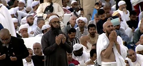 أعين فاضت شوقا للكعبة.. أجواء إيمانية بين المعتمرين بالحرم المكي