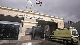 معبر رفح البري يستقبل دفعة جديدة من الجرحى والعائدين الفلسطينيين إلى غزة