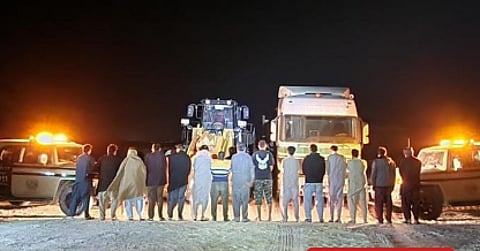 ضبط 15 مقيمًا من الجنسيتين الباكستانية والهندية لاستغلالهم الرواسب في المنطقة الشرقية