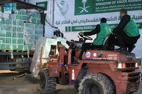 وصول قافلة مساعدات إنسانية جديدة من المملكة إلى قطاع غزة