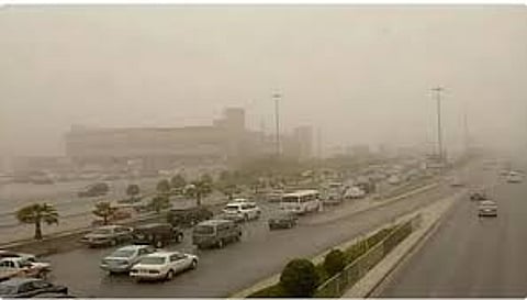 طقس المملكة الثلاثاء.. رياح نشطة مثيرة للأتربة والغبار وأمطار وضباب على عدة مناطق