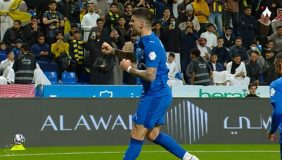 الهلال يسقط في فخ التعادل أمام التعاون ويفرط في صدارة «دوري روشن»