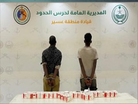 القبض على إثيوبيين لتهريبهما أكثر من 8000 قرص خاضع لتنظيم التداول الطبي