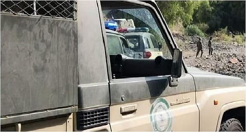 دوريات المجاهدين بعسير تقبض على مقيم لنقله 5 مخالفين لنظام أمن الحدود