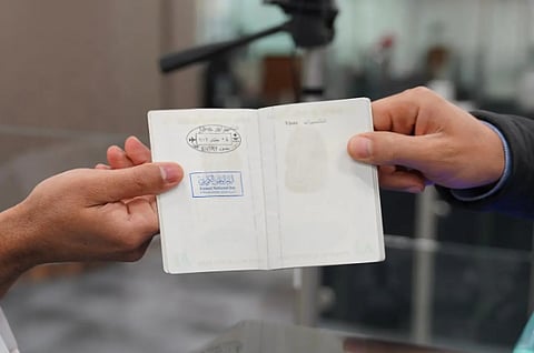 «الجوازات» تحتفي باليوم الوطني الكويتي الـ65 في المنافذ الدولية