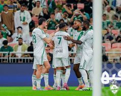 الأهلي يسعى إلى صدارة دوري روشن أمام الرياض الليلة